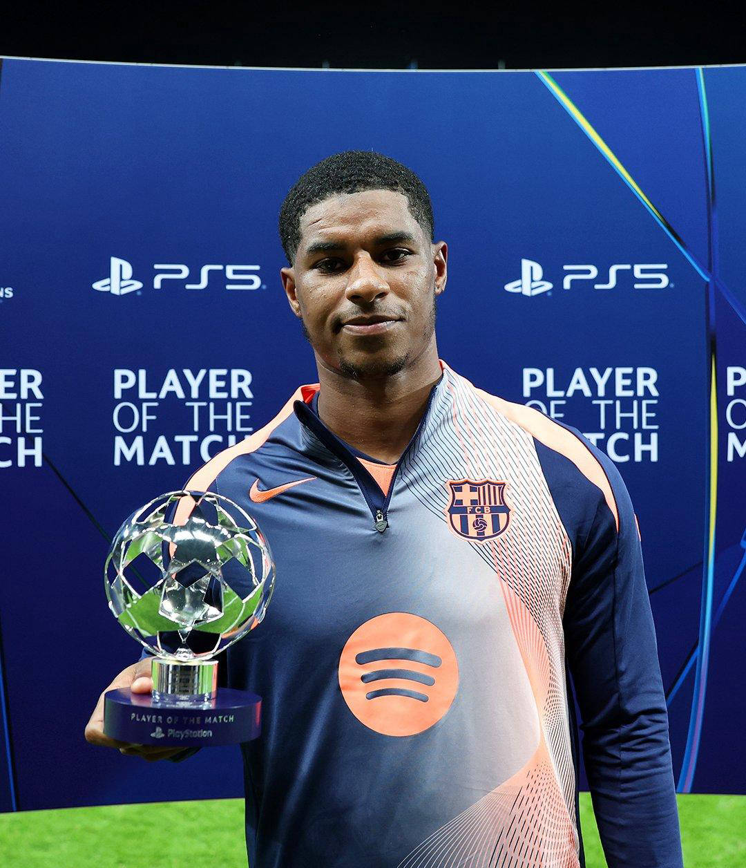 拉什福德欧冠上演帽子戏法，头球破门惊艳全场！挥泪告别曼联？